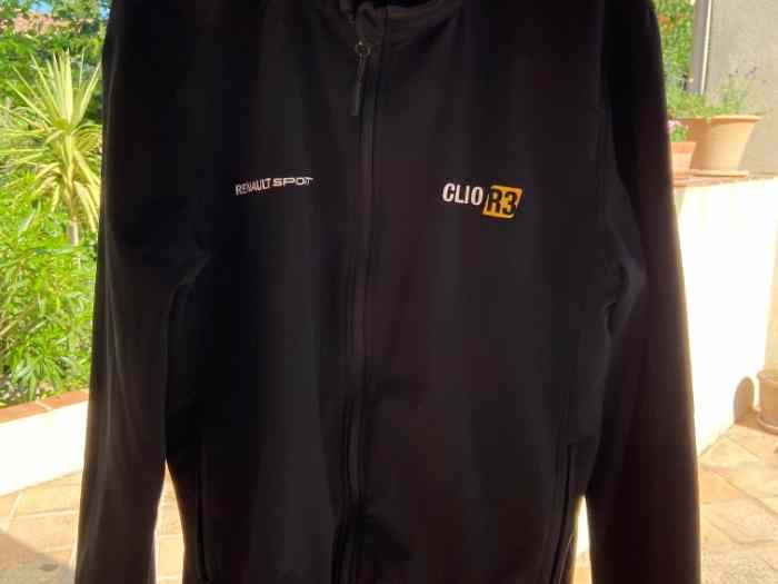 VENDS SOFTSHELL RENAULT SPORT CLIO TROPHY R3 ET R3T, 10 casquettes divers voir photos 0