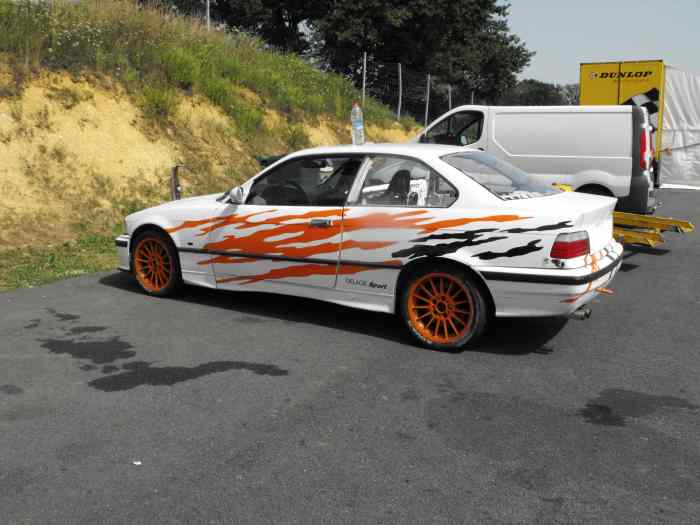 BMW 318 IS