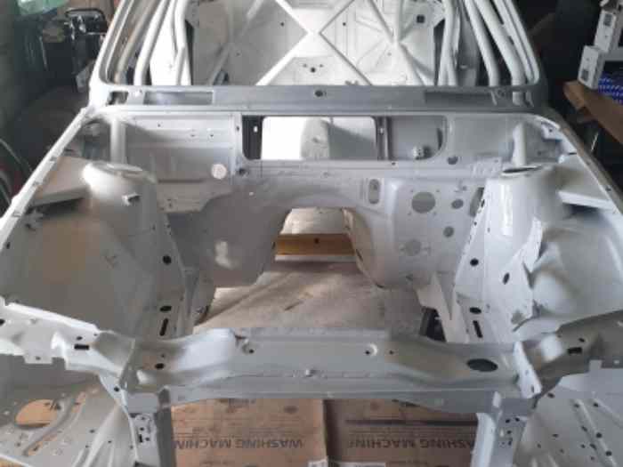 caisse Bmw e30 arceauté et Bmw e30 320i ph1 2