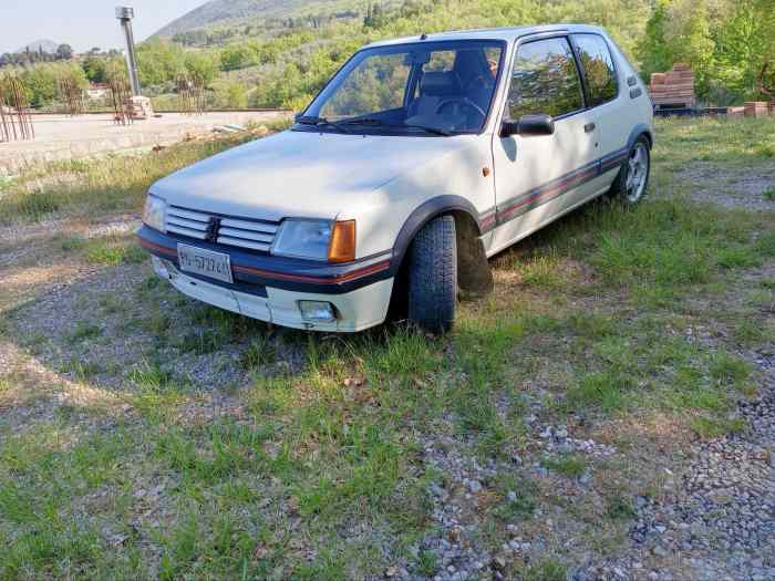 Peugeot 205 GTI bianco 1.9