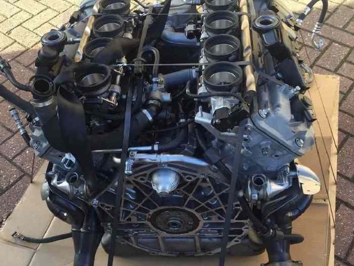 BMW S65B40 Engine E90 M3 1