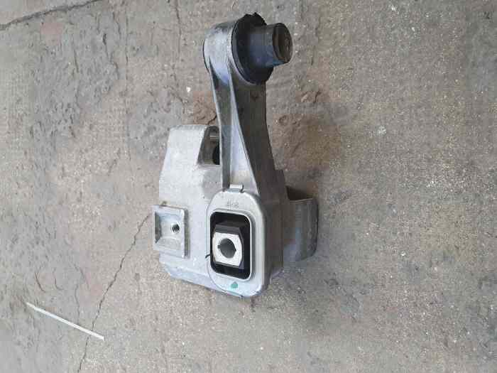 Support moteur clio 3 rs 2