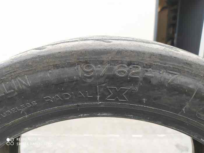 Vend pneus Michelin SA00 & SA30 4