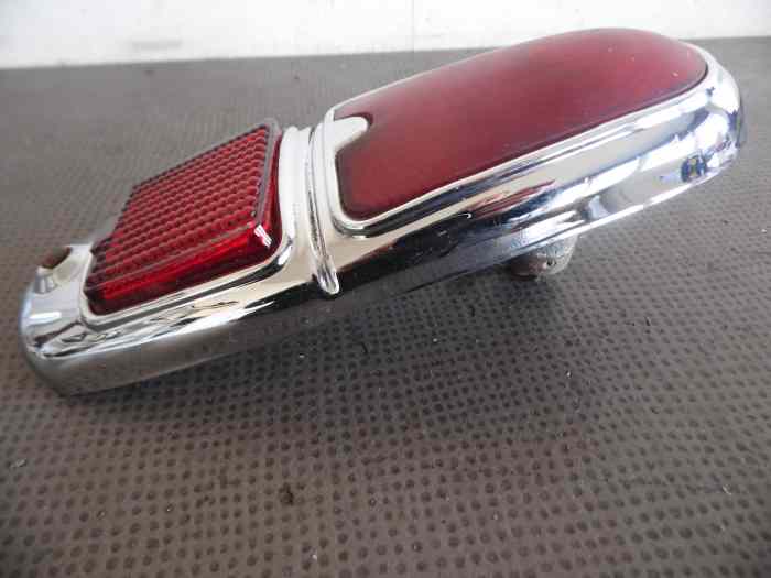 FEU ARRIERE DROIT PEUGEOT 403 1