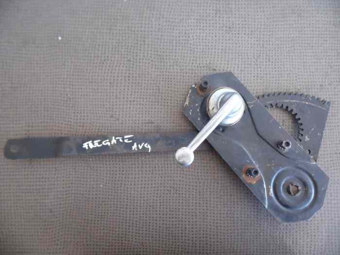 LEVE-VITRE AVANT GAUCHE RENAULT FREGATE 0