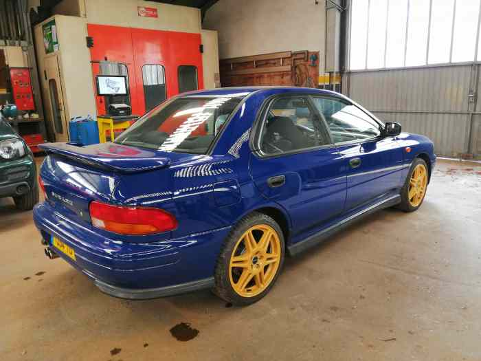 Subaru Impreza GT Turbo Série 555 2