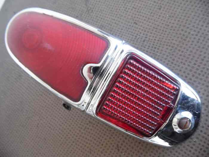 FEU ARRIERE DROIT PEUGEOT 403 0