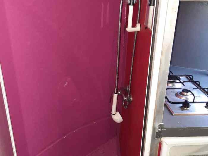 Remorque verene équipée 2 lits, frigo, SDB et douche 5