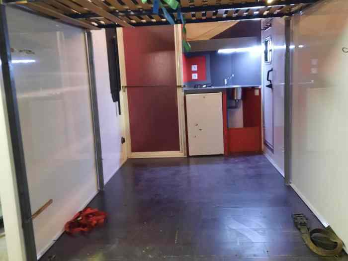 Remorque verene équipée 2 lits, frigo, SDB et douche 3