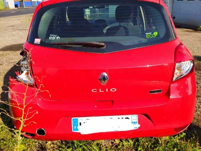 CLIO III 3 accidentée 2