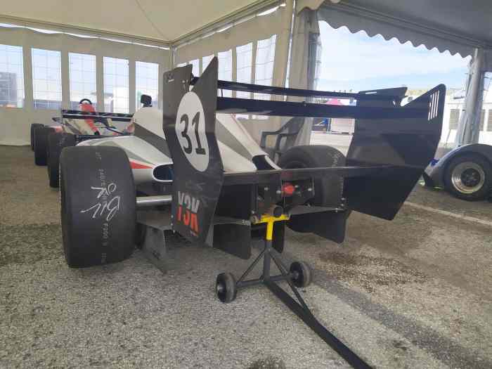 Formula / Prototype car lifts equipmen...