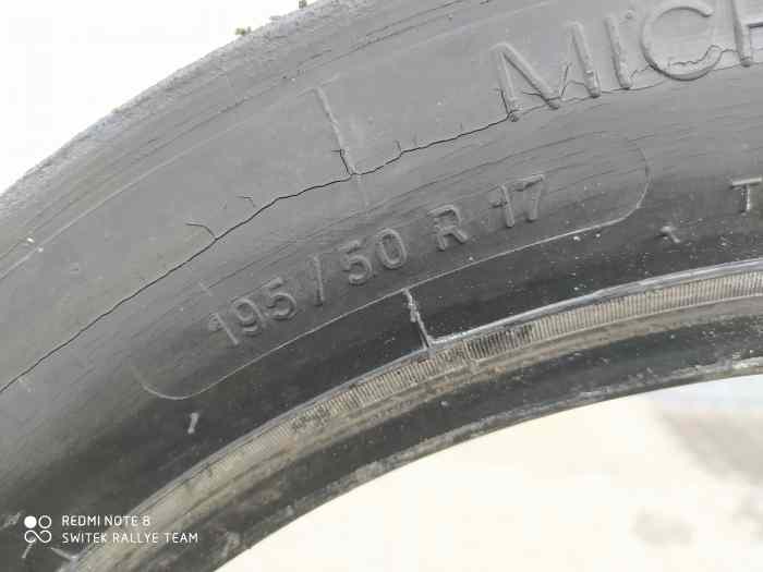 Vend pneus Michelin SA00 & SA30 5