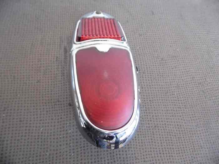 FEU ARRIERE DROIT PEUGEOT 403 2
