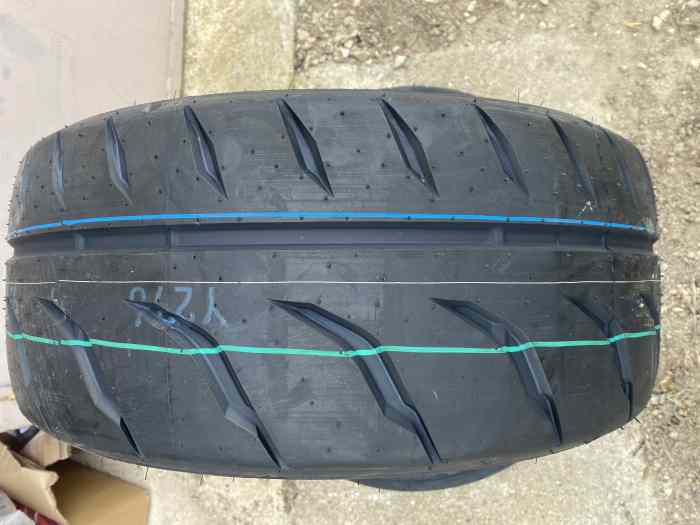 Pneu Toyo R888R 225/40R18 0
