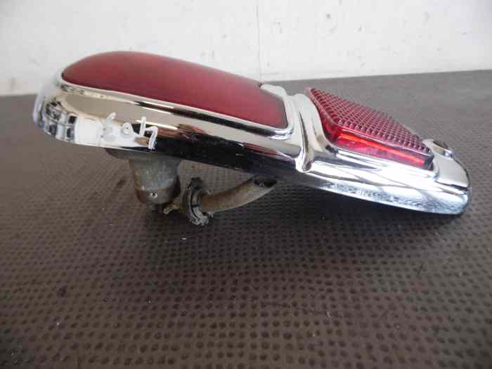 FEU ARRIERE DROIT PEUGEOT 403 3