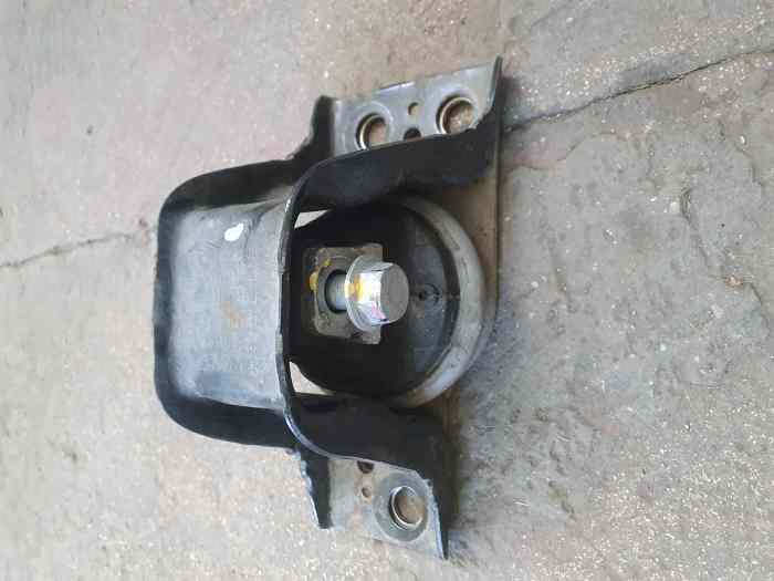 Support moteur clio 3 rs