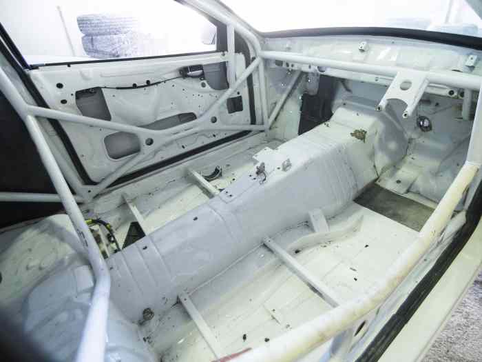 se vende carroceria ford puma 4X4 rally cross para mecanica ford escort cosworth wrc 1