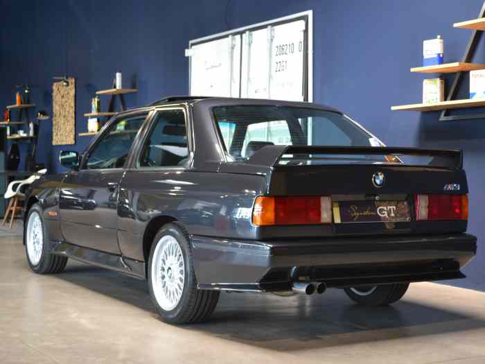 BMW M3 E30 NEUVE 2