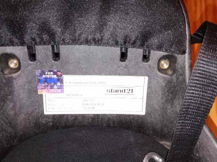 equipement pilote + copilote : casque integral OMP grand prix 7S + 2 hans 20° 5