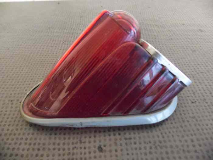 CABOCHON FEU ARRIERE GAUCHE ALPINE A106 & RENAULT 4CV 3