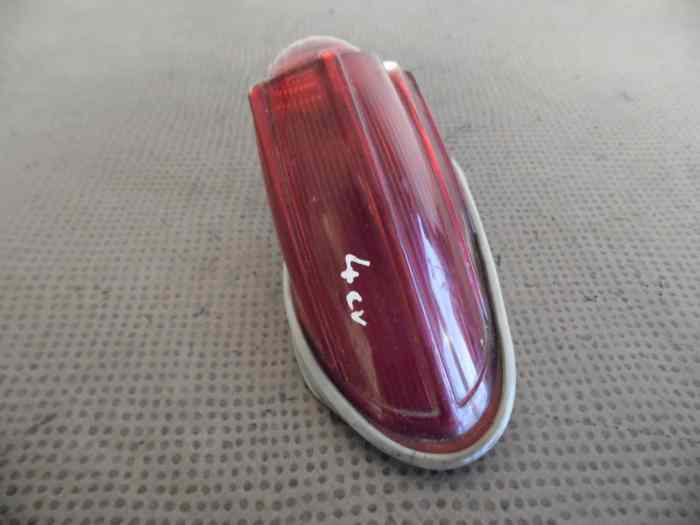 CABOCHON FEU ARRIERE GAUCHE ALPINE A106 & RENAULT 4CV 2