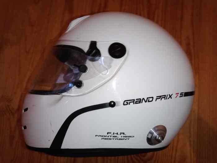 equipement pilote + copilote : casque integral OMP grand prix 7S + 2 hans 20° 1