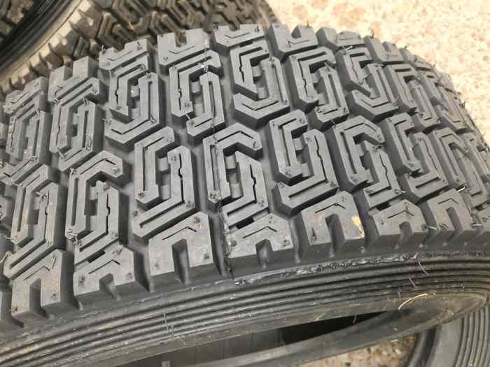 Pneus Pirelli Terre R15 et R16 2