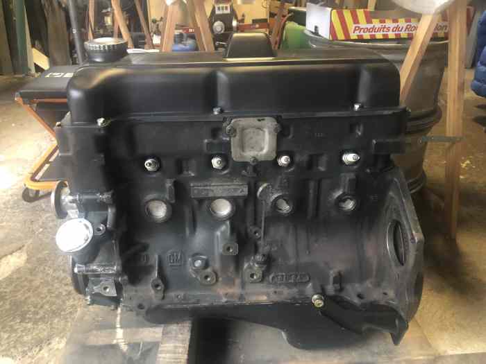 MOTEUR OPEL 2L CIH ORIGINE. 1