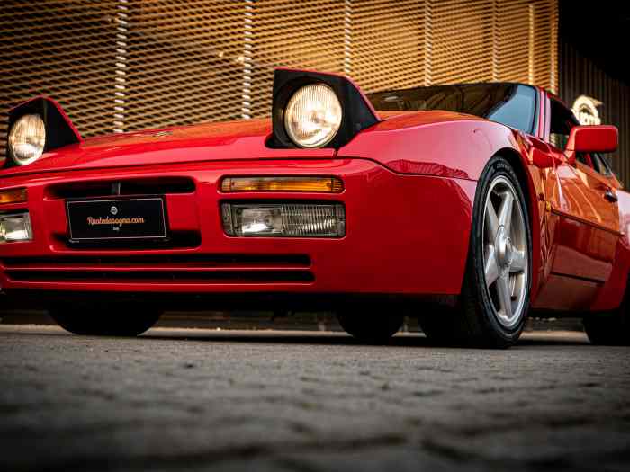 1988 PORSCHE 944 TURBO S SPEC 2