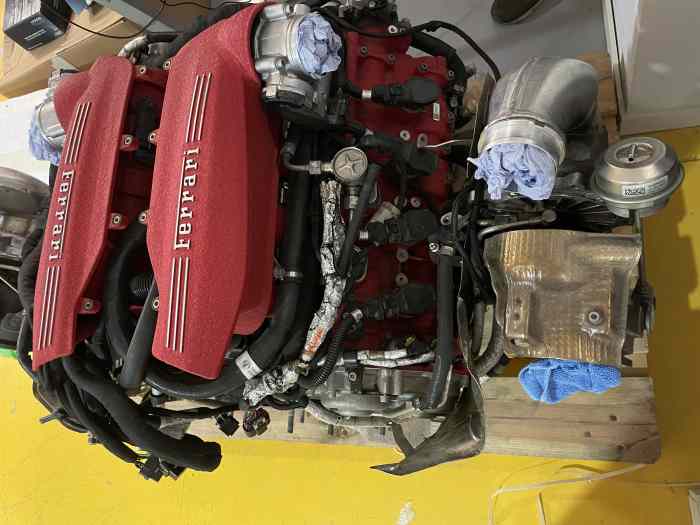 Moteur Ferrari 488 Challenge 2018 - 11 000 km avec 2 turbos 2