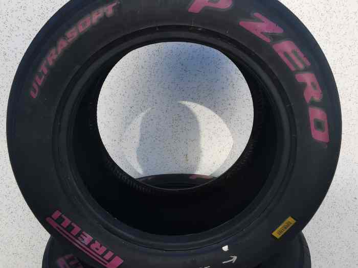 4 pneus Pirelli slick Ultra Soft 0
