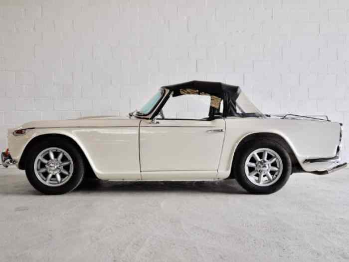 Triumph TR4A IRS 105cv ** ENTIEREMENT RESTAUREE ** 1