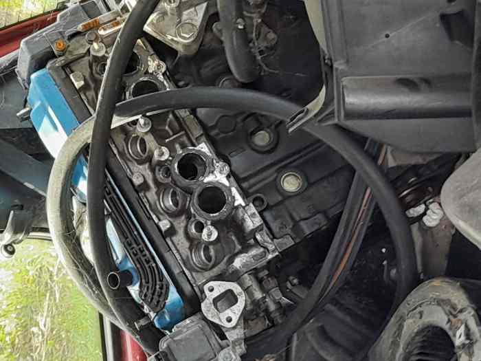 URGENT !! VEND MOTEUR 106 XSI FONTE + CALCULATEUR + JANTES SUR ROUES 106 XSI ET DIVERSES PIECES 0