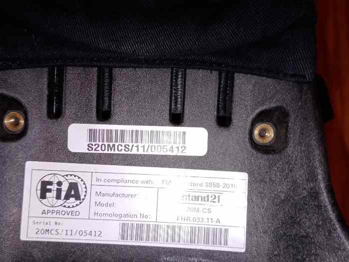 equipement pilote + copilote : casque integral OMP grand prix 7S + 2 hans 20° 3