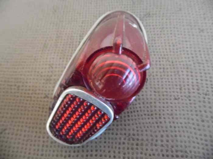 CABOCHON FEU ARRIERE GAUCHE ALPINE A106 & RENAULT 4CV 5