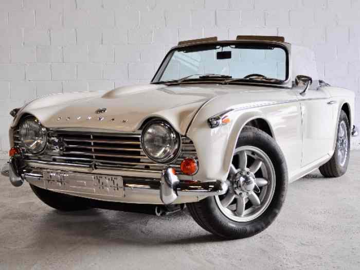 Triumph TR4 A IRS 105cv ** ENTIEREMENT RESTAUREE **