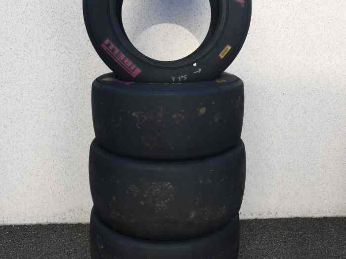 4 pneus Pirelli slick Ultra Soft 1