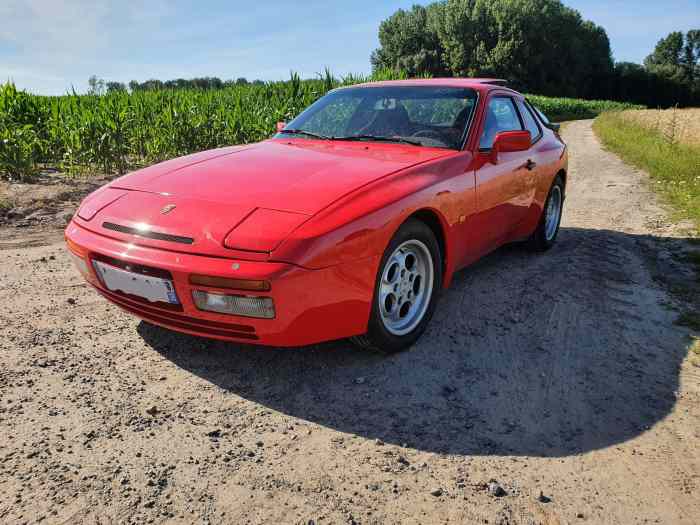 PORSCHE 944 TURBO