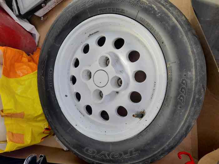 URGENT !! VEND MOTEUR 106 XSI FONTE + CALCULATEUR + JANTES SUR ROUES 106 XSI ET DIVERSES PIECES 1