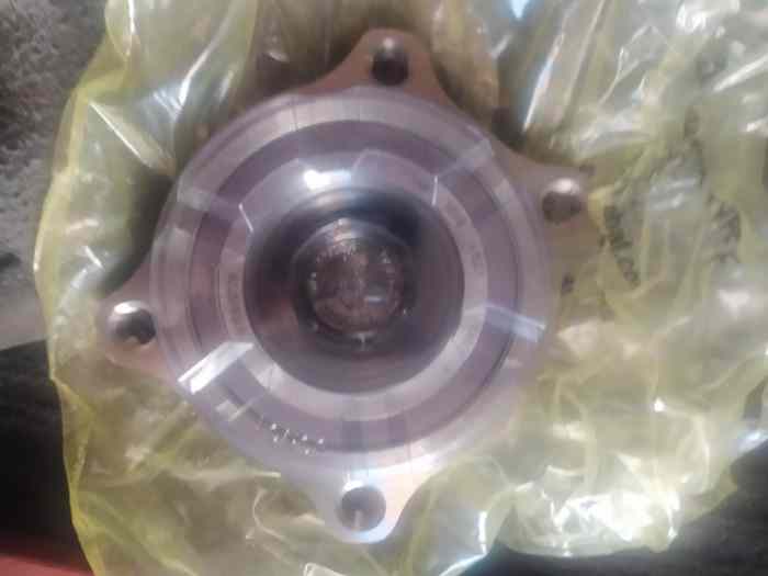 VENDU Roulement avant Renault clio 3 RS 1