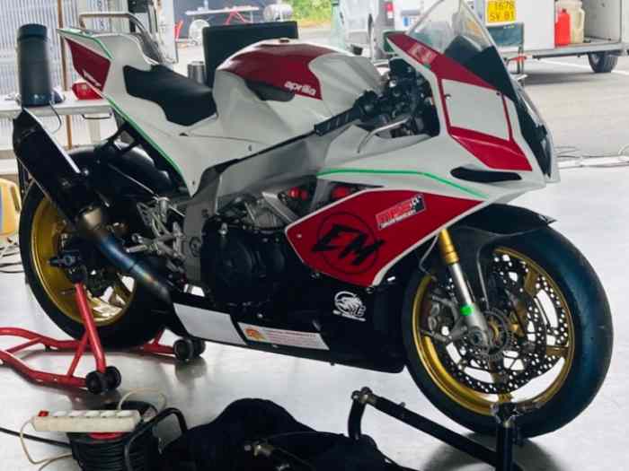 APRILIA RSV4 PISTE / ou ÉCHANGE 0