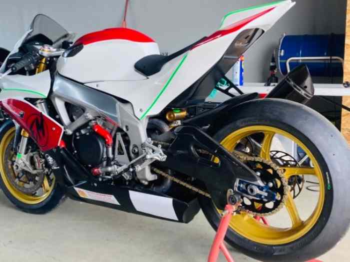 APRILIA RSV4 PISTE / ou ÉCHANGE 2