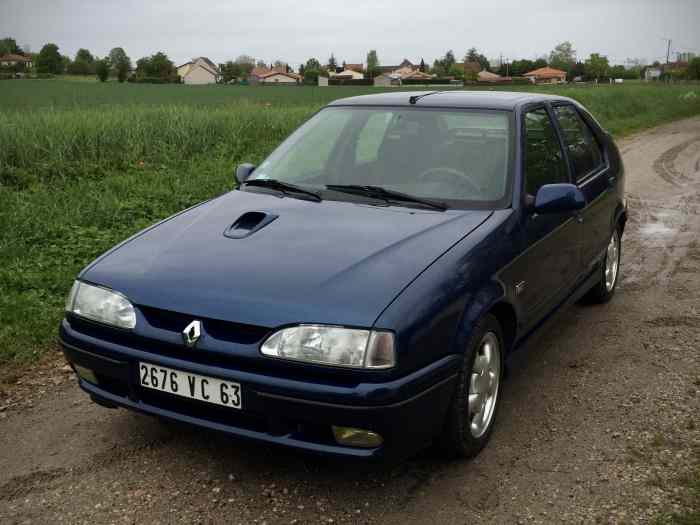 RENAULT 19-16S Accidenté