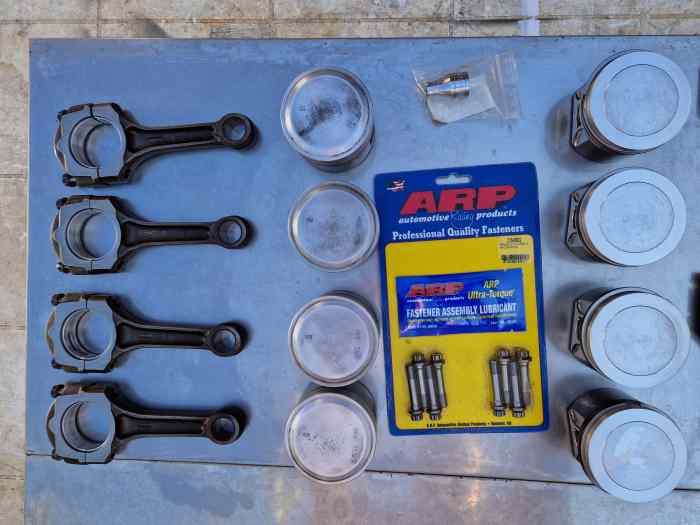 Pistons forges r5 turbo et bielles r5 turbo baguees 0