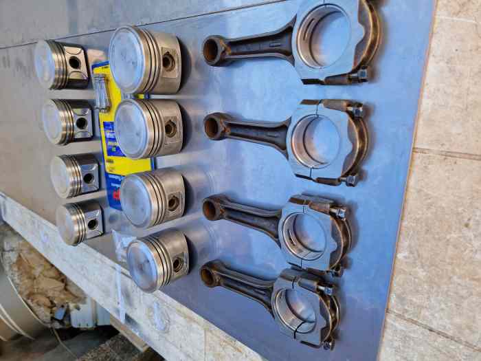 Pistons forges r5 turbo et bielles r5 turbo baguees 2