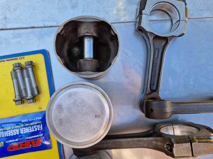 Pistons forges r5 turbo et bielles r5 turbo baguees 1