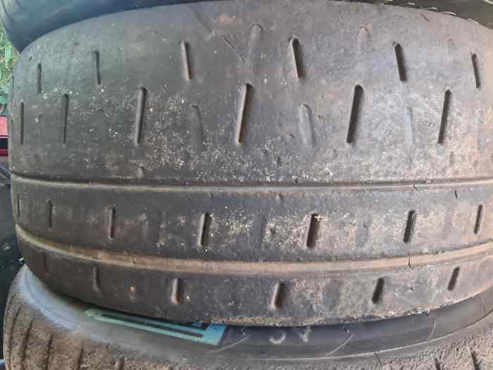 Lot de pneus Michelin pirelli 18 pouce...