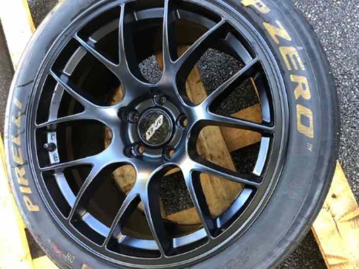 Jantes APEX EC7 18 en 5*120 + slicks pour BMW M 1