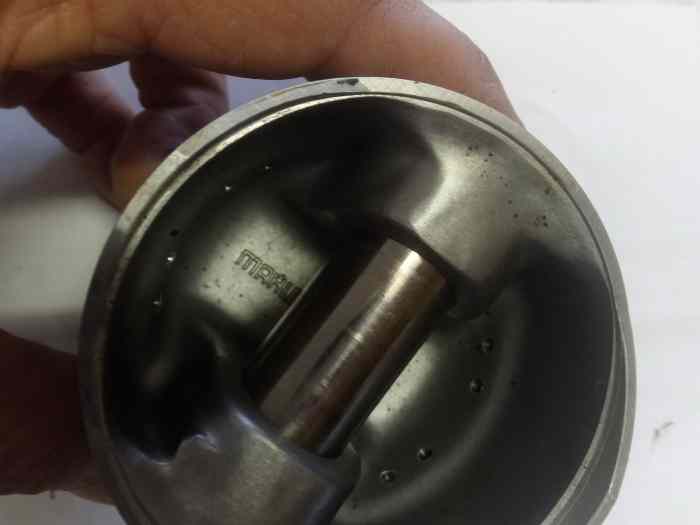 4 Pistons mahle 205 turbo 16 neuf 1