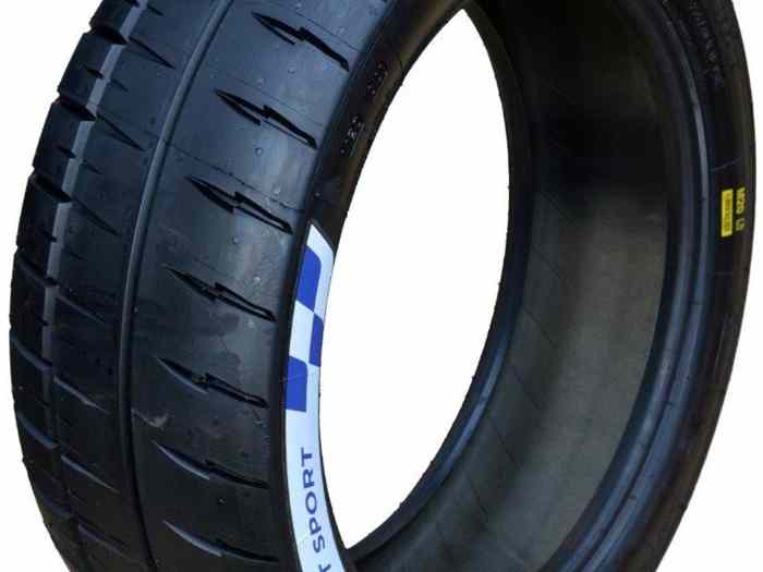 Vends pneu Michelin / Pirelli 18